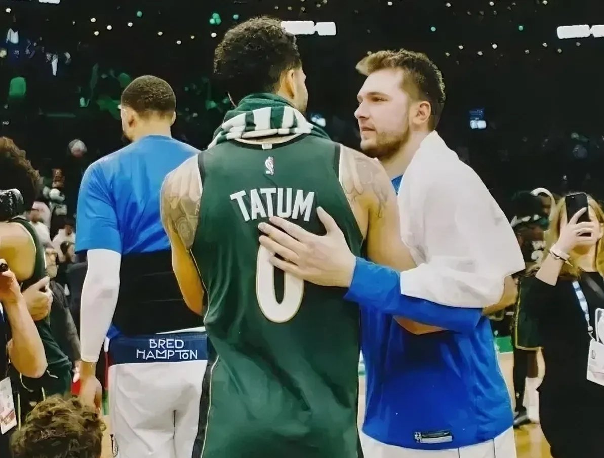 九游体育-东契奇重返赛场，领先优势明显首场状态出色，塞尔维亚队观众沸腾！赢得满堂喝彩的简单介绍-九游体育